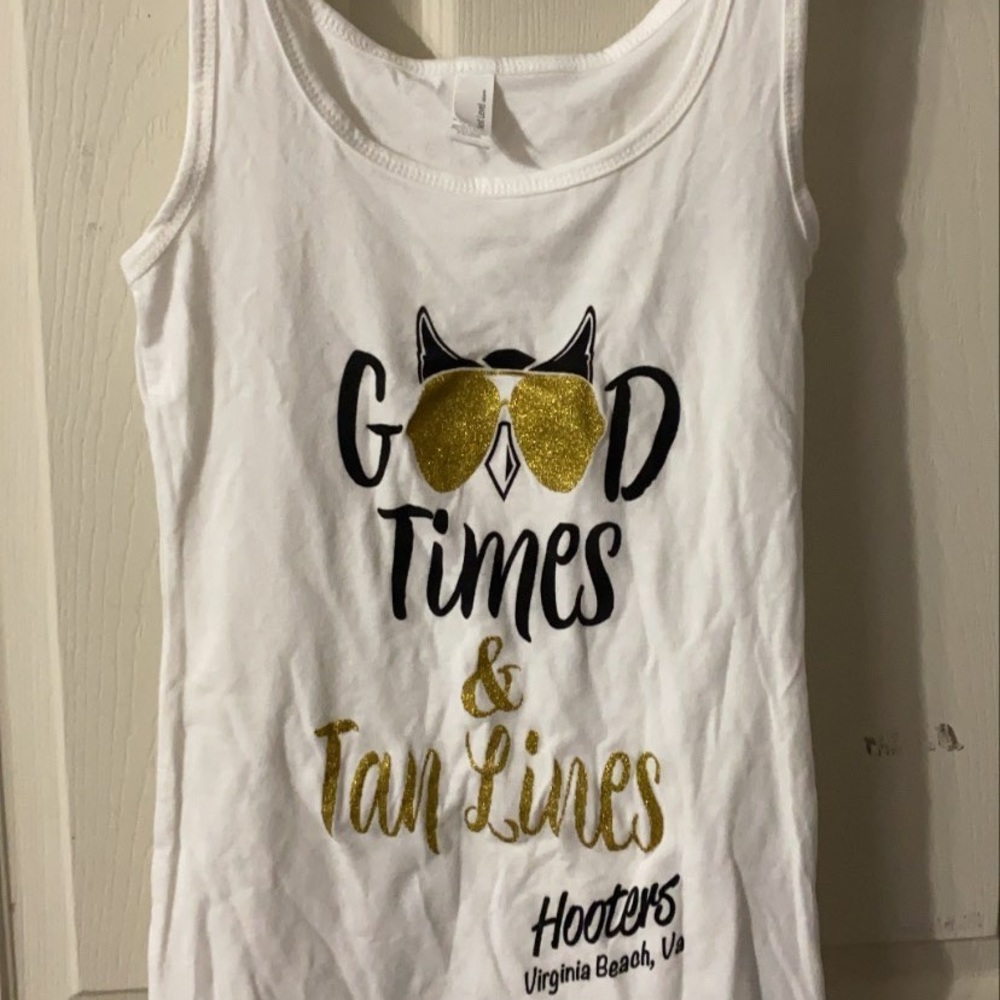 Hooters good times and tan lines tank top